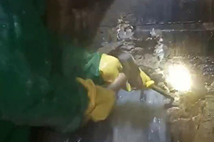保亭消防水池堵漏施工视频